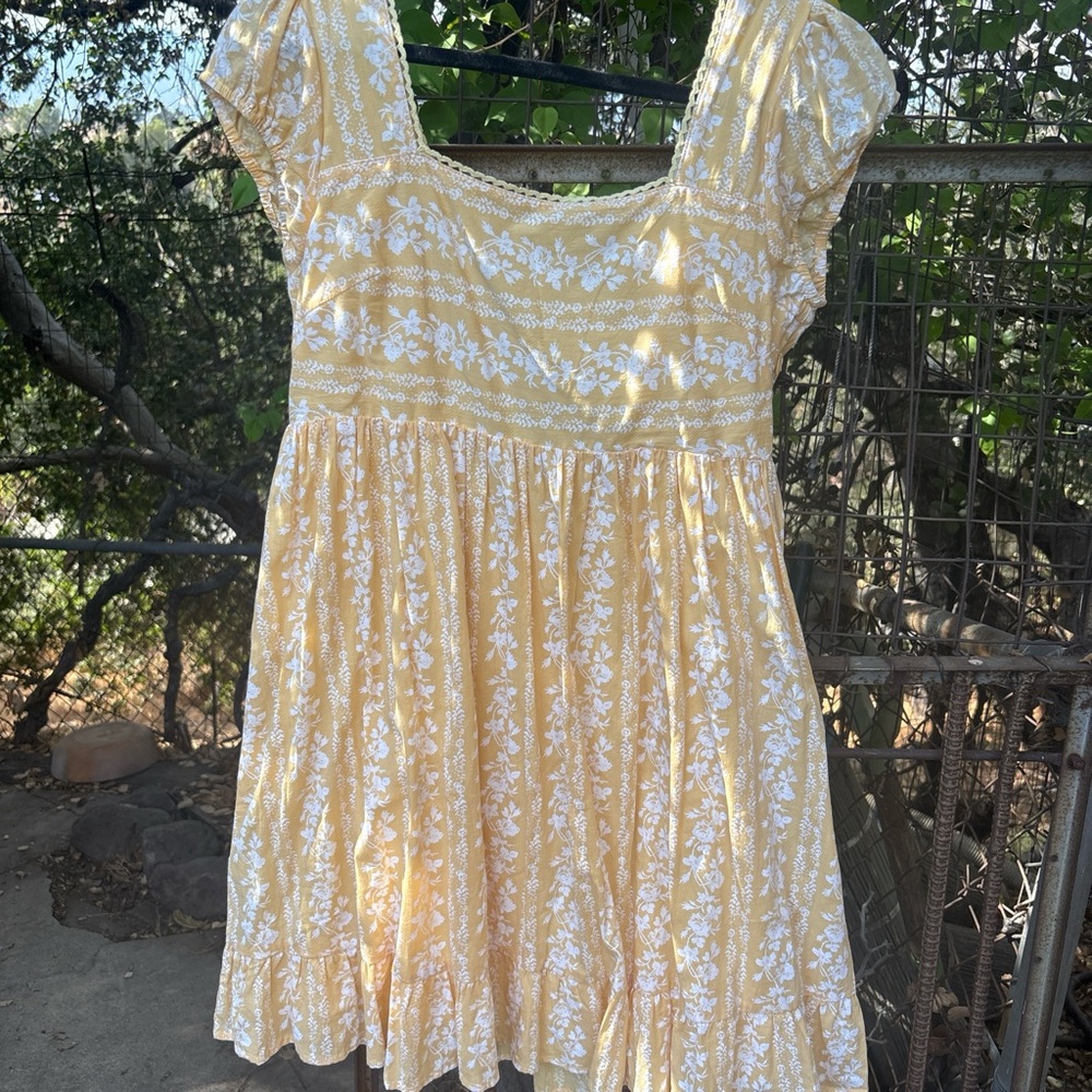 Chic Yellow Floral Mini Dress
